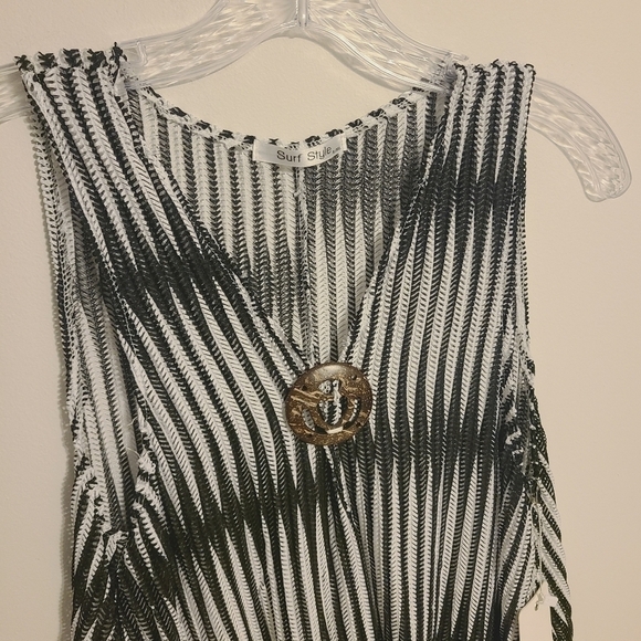 Surf Style | Black and White Contrast Stripe Swimsuit Cover-up Dress (Size XL) - Picture 4 of 16